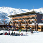 Clubhotel Skilt with its large sun terrace in Les Menuires