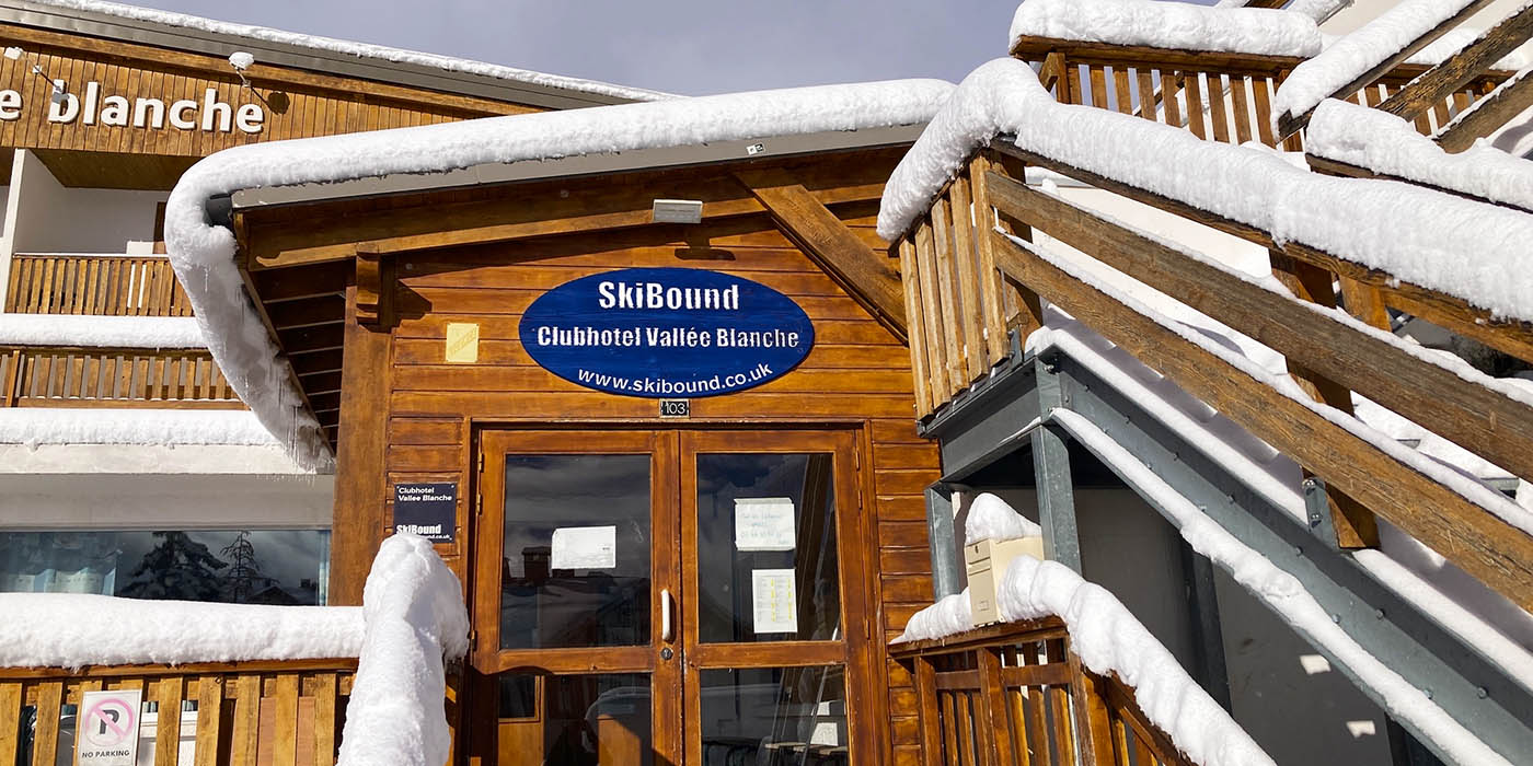 Clubhotel Vallée Blanche in Alpe d'Huez covered in snow